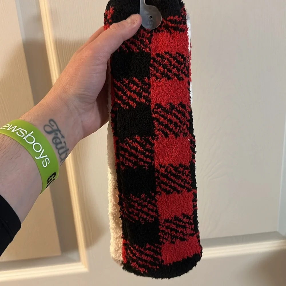 OLD NAVY CHRISTMAS COZY SOCK 3 PK: NEW WITH TAGS: ONE SIZE